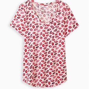 EUC Torrid White V Neck Red Kisses Lips Slub T Shirt Size 4 26 4X